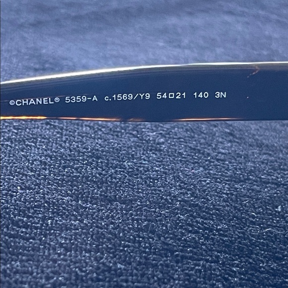 CHANEL Sunglasses - Picture 7 of 8